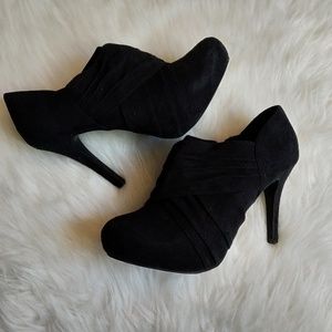 Black heel boots